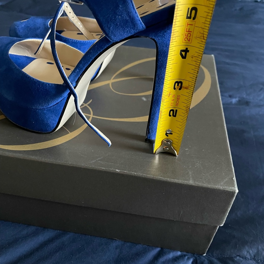 Enzo Angiolini Vibrant Blue Suede Heels - Picture 5 of 6